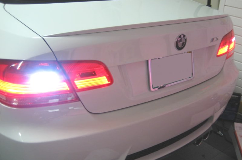 Learn the Benefits of Using a Reverse Light in the Car