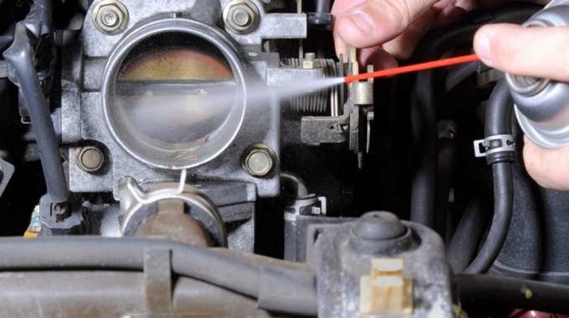 A Guide to Cleaning a Throttle Body -  Motors Blog