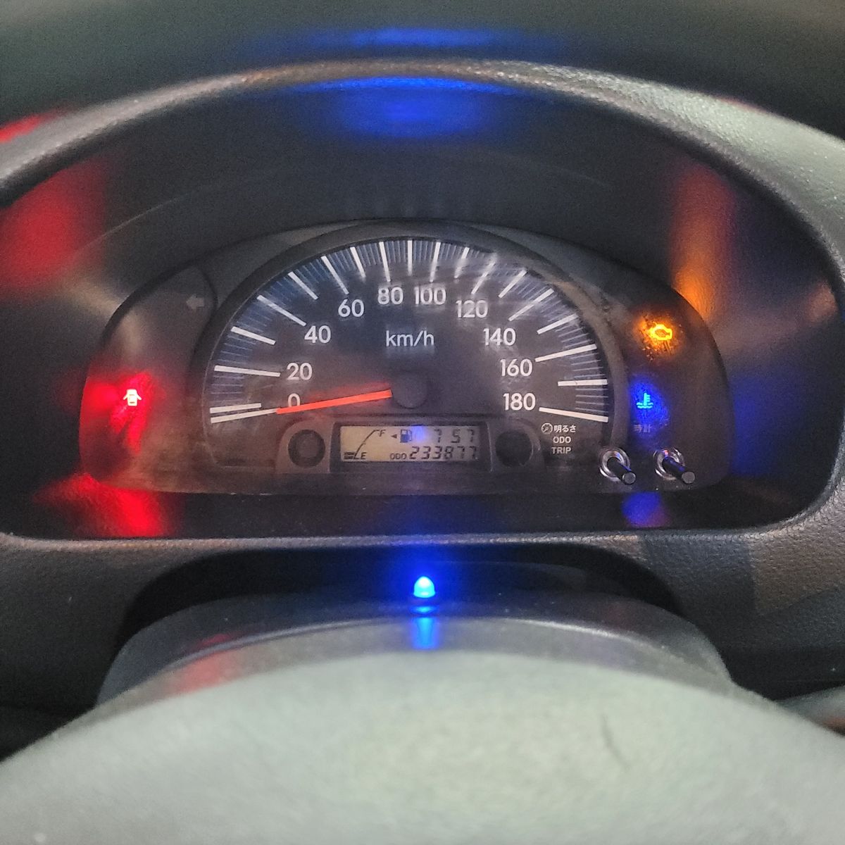 Instrument cluster with immobilizer warning light illuminated