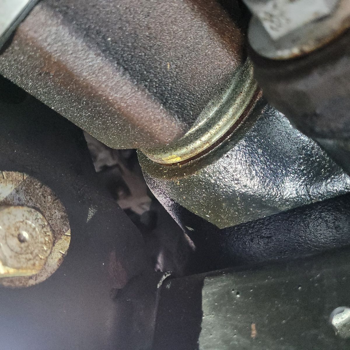 Leaking oil around front left axle oil seal area